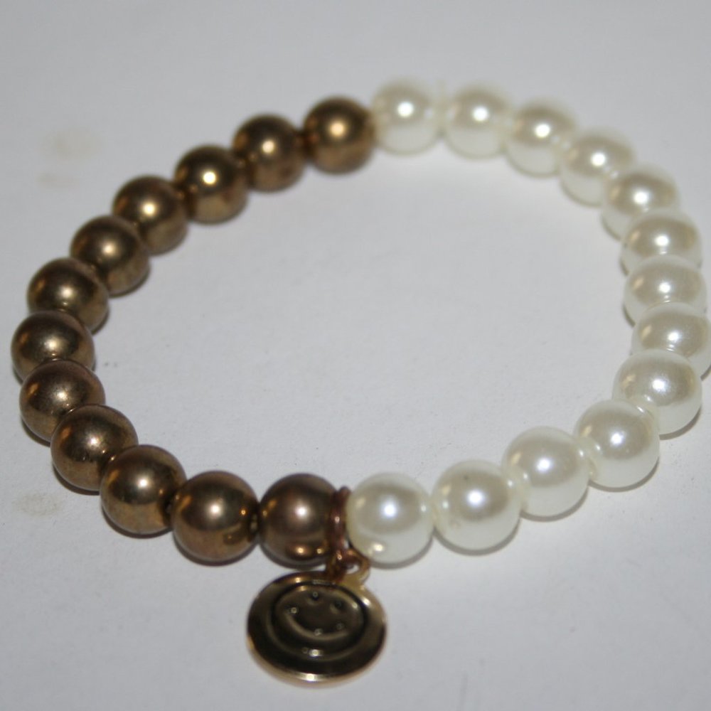 😊 Gold & Faux Pearl Smiley Face Charm Bracelet · 7" · Elastic Fit ✨